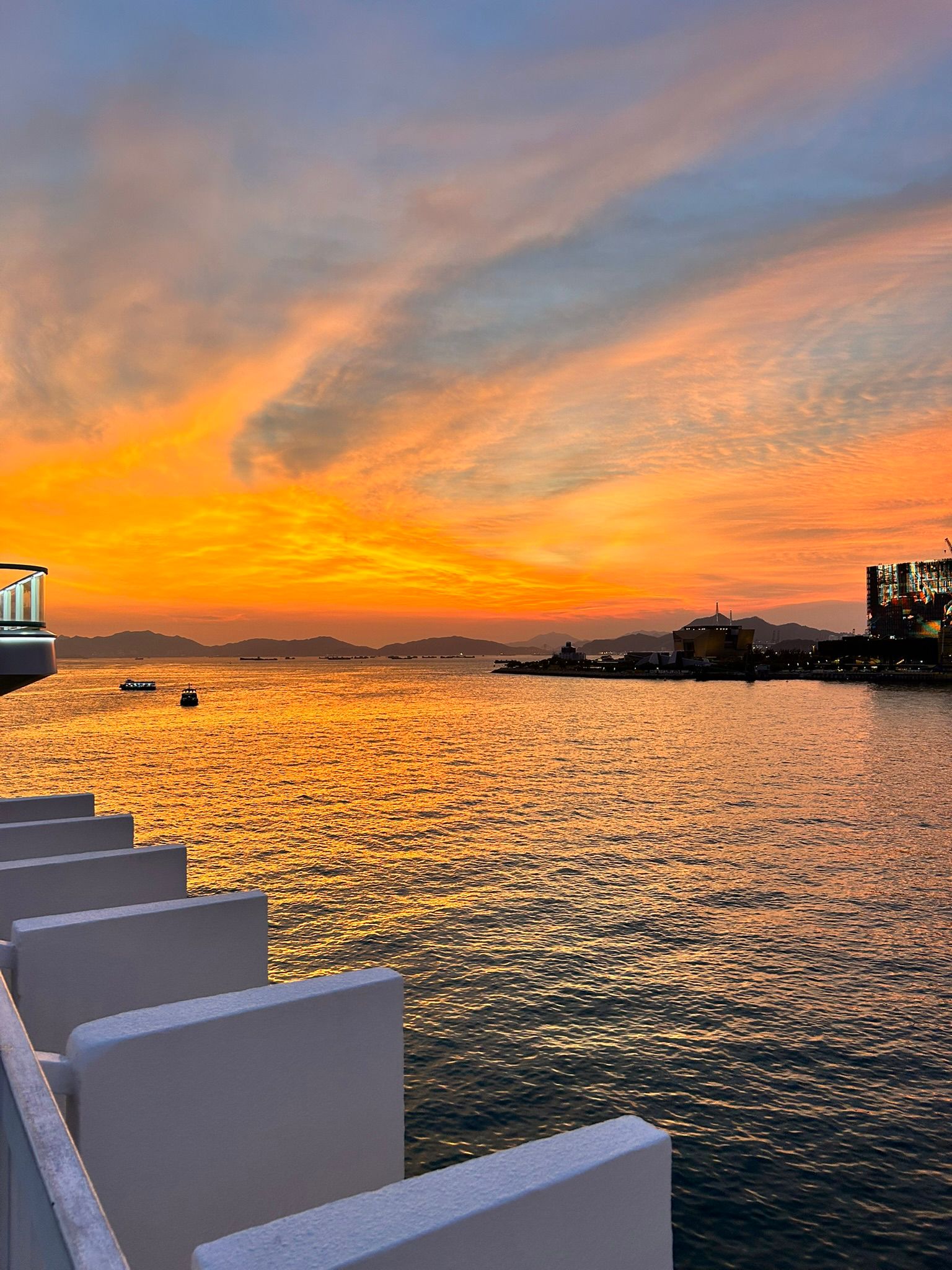 Where to Catch the most stunning Sunsets in Hong Kong 🌅